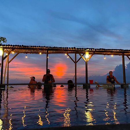 Linda Beach Hotel Lembongan Buitenkant foto
