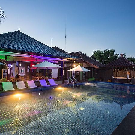 Linda Beach Hotel Lembongan Buitenkant foto