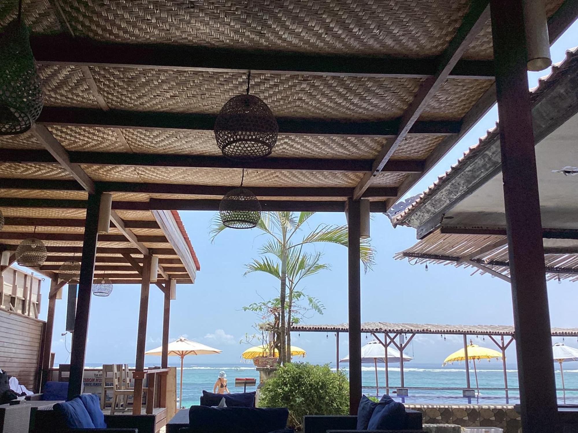 Linda Beach Hotel Lembongan Buitenkant foto