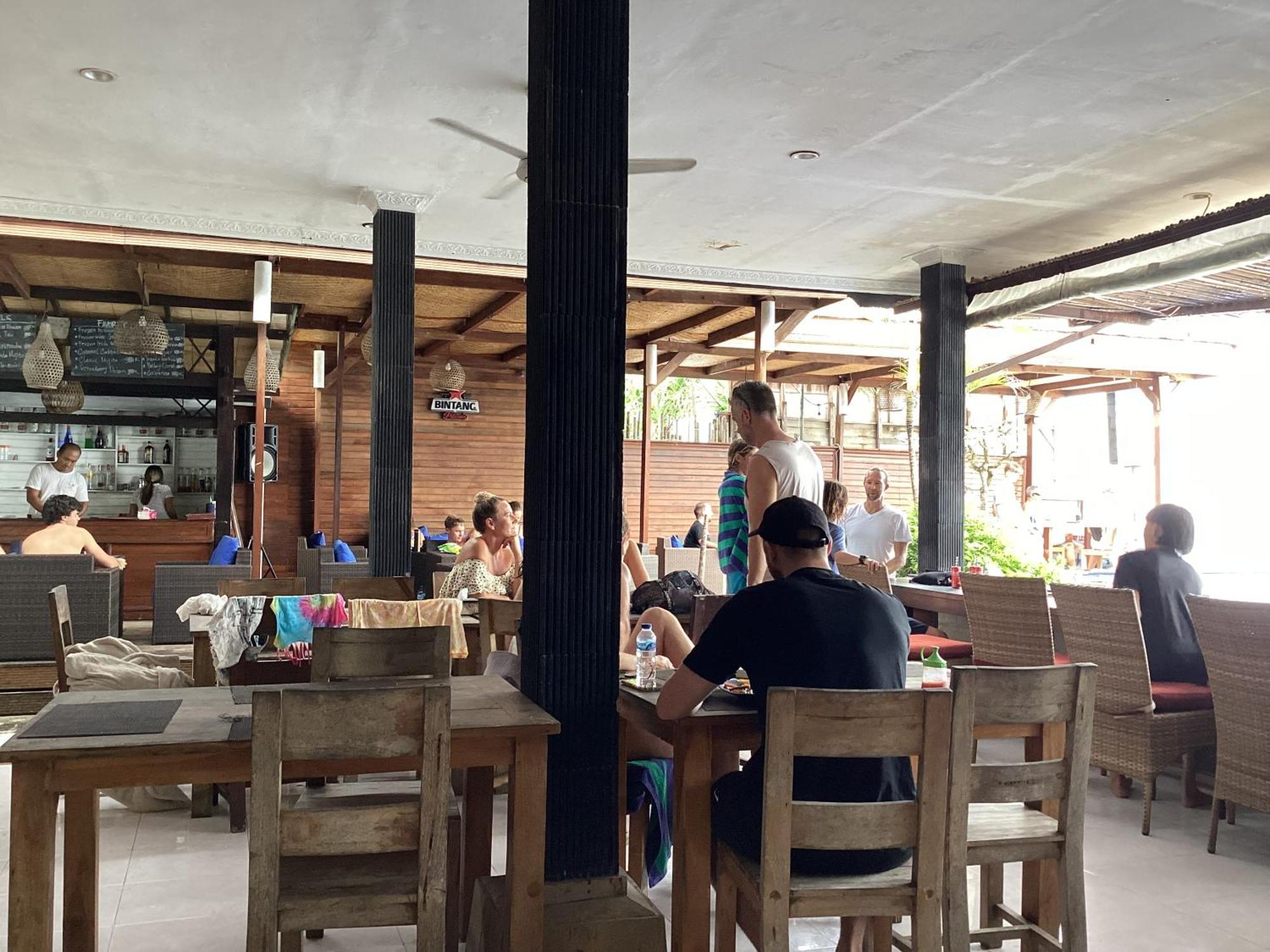 Linda Beach Hotel Lembongan Buitenkant foto