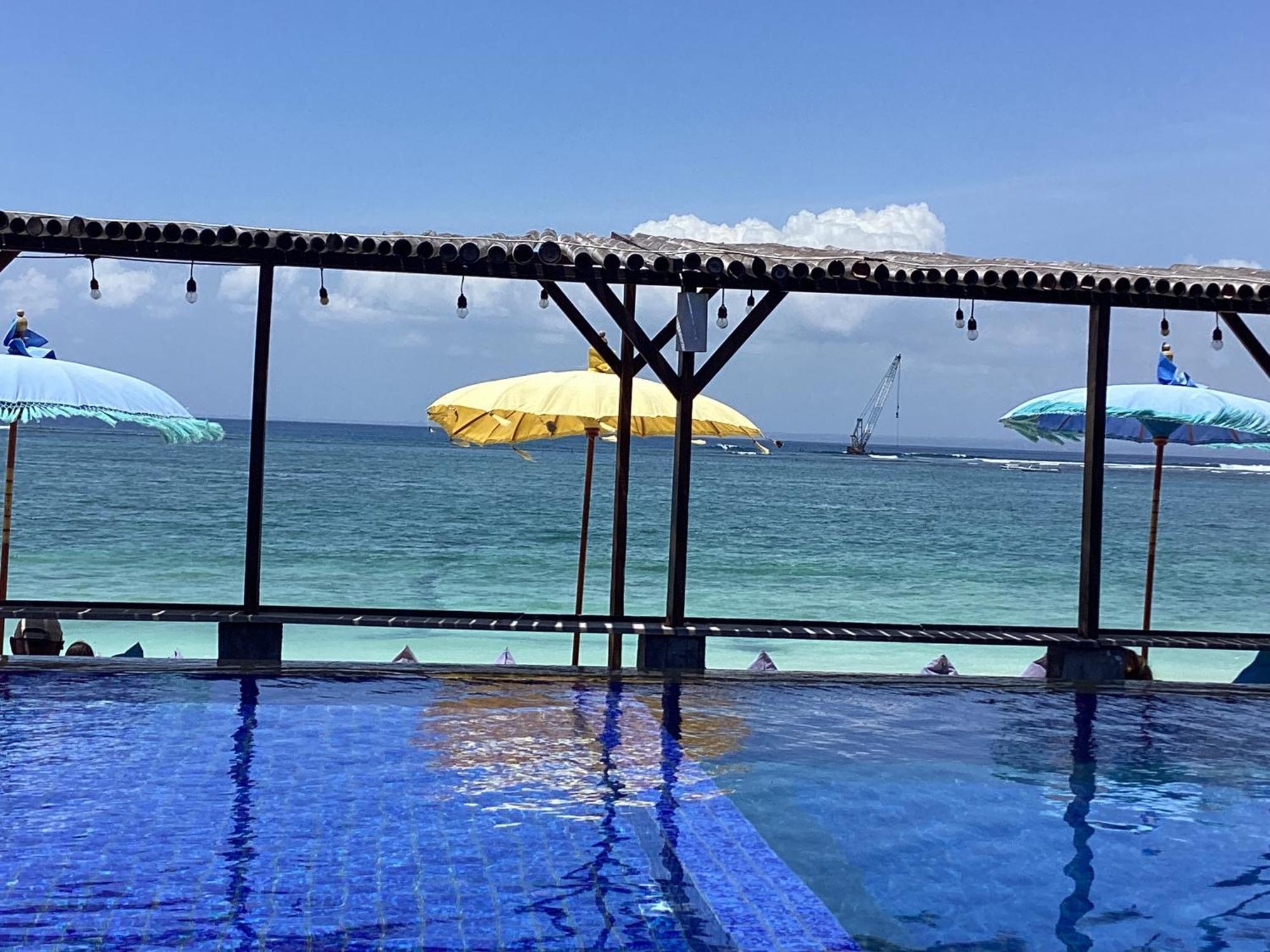 Linda Beach Hotel Lembongan Buitenkant foto