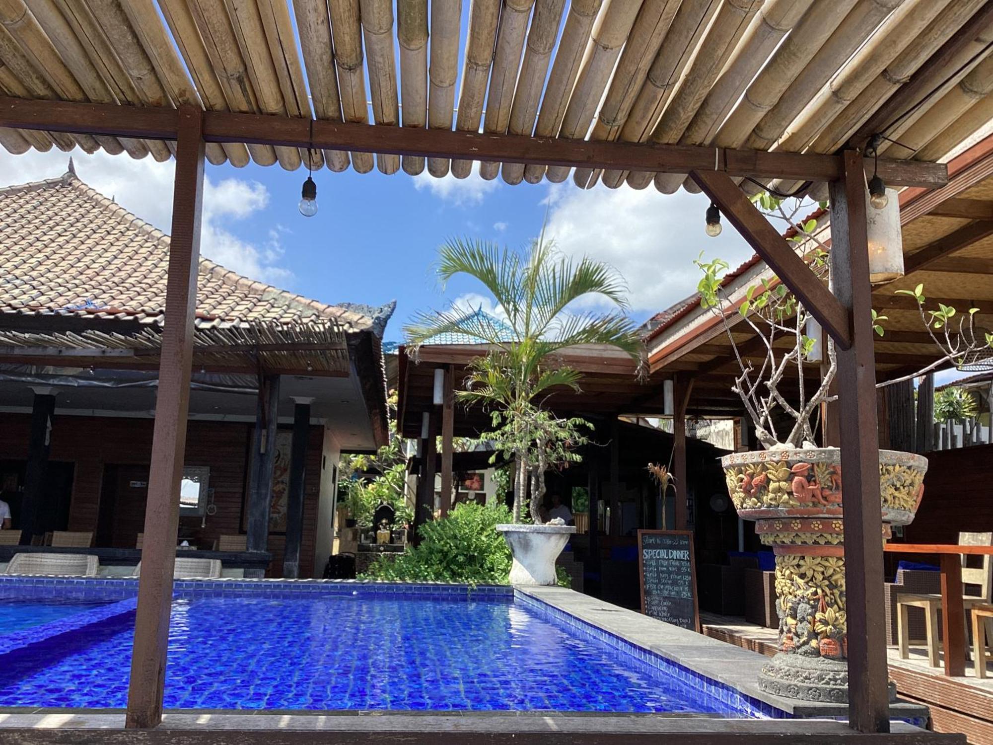 Linda Beach Hotel Lembongan Buitenkant foto