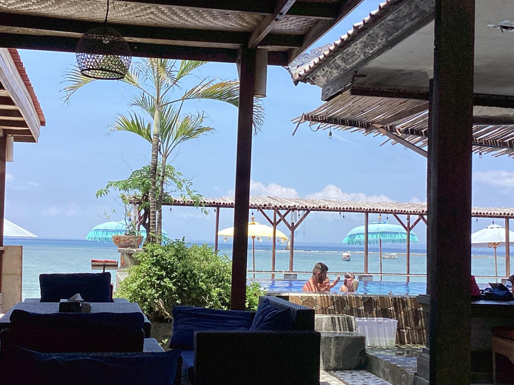 Linda Beach Hotel Lembongan Buitenkant foto