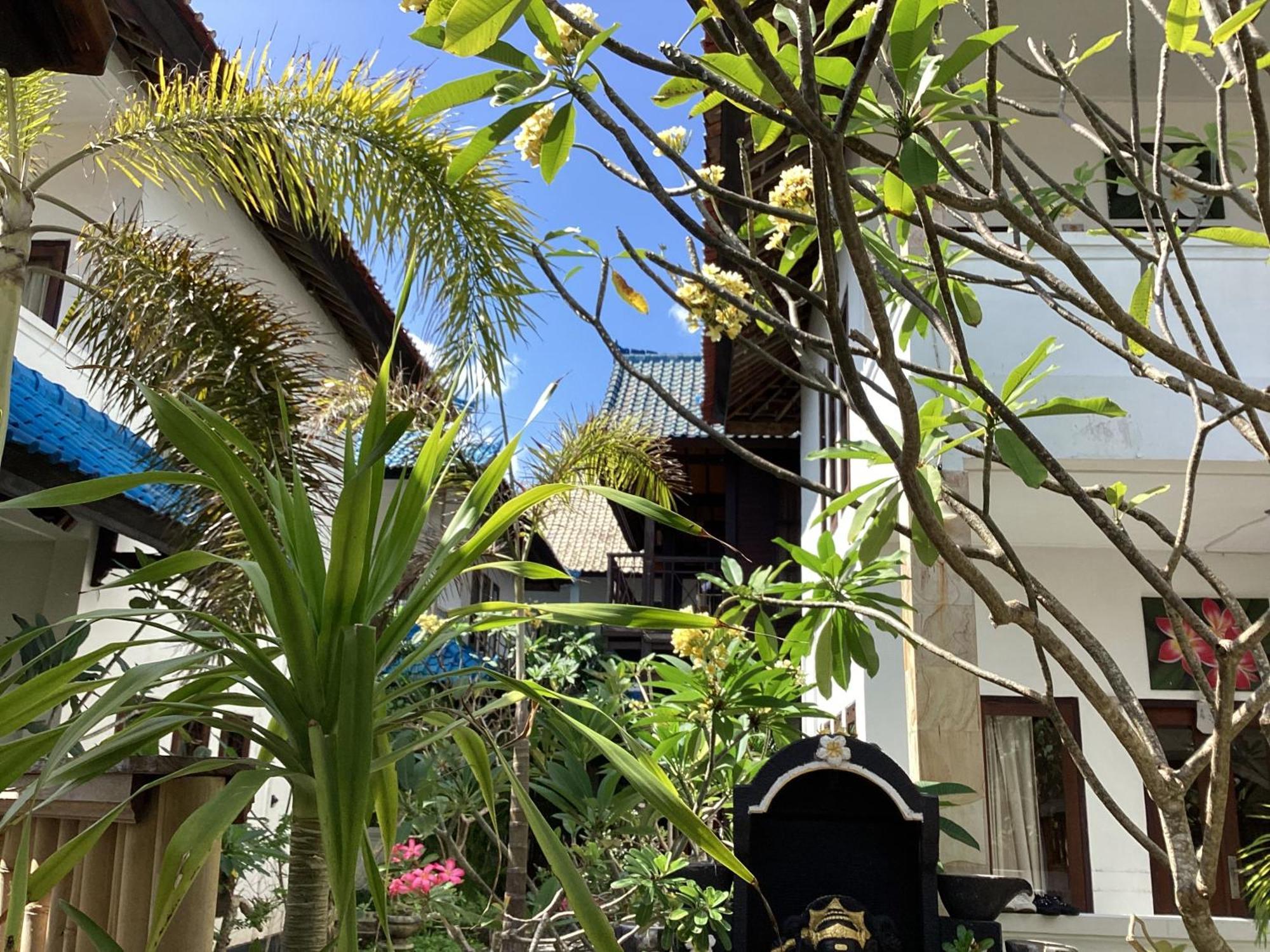 Linda Beach Hotel Lembongan Buitenkant foto