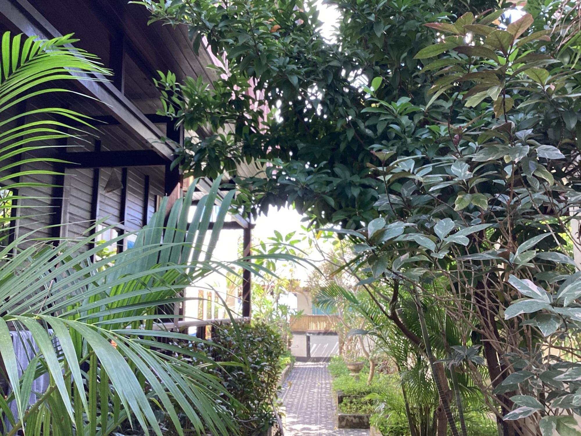 Linda Beach Hotel Lembongan Buitenkant foto