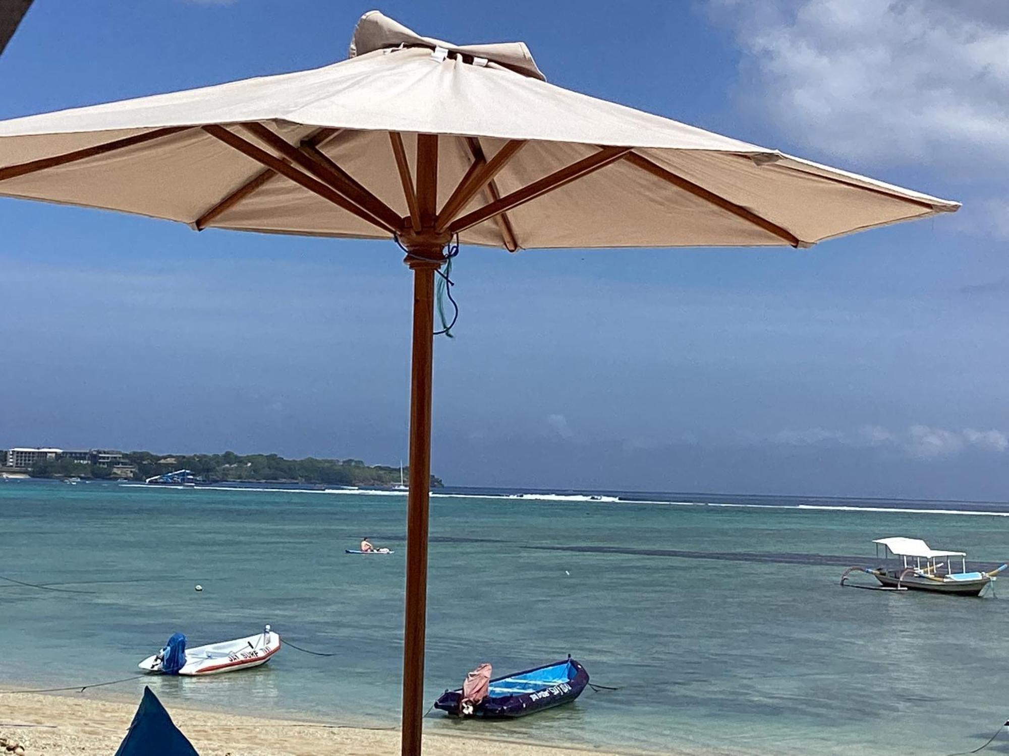 Linda Beach Hotel Lembongan Buitenkant foto