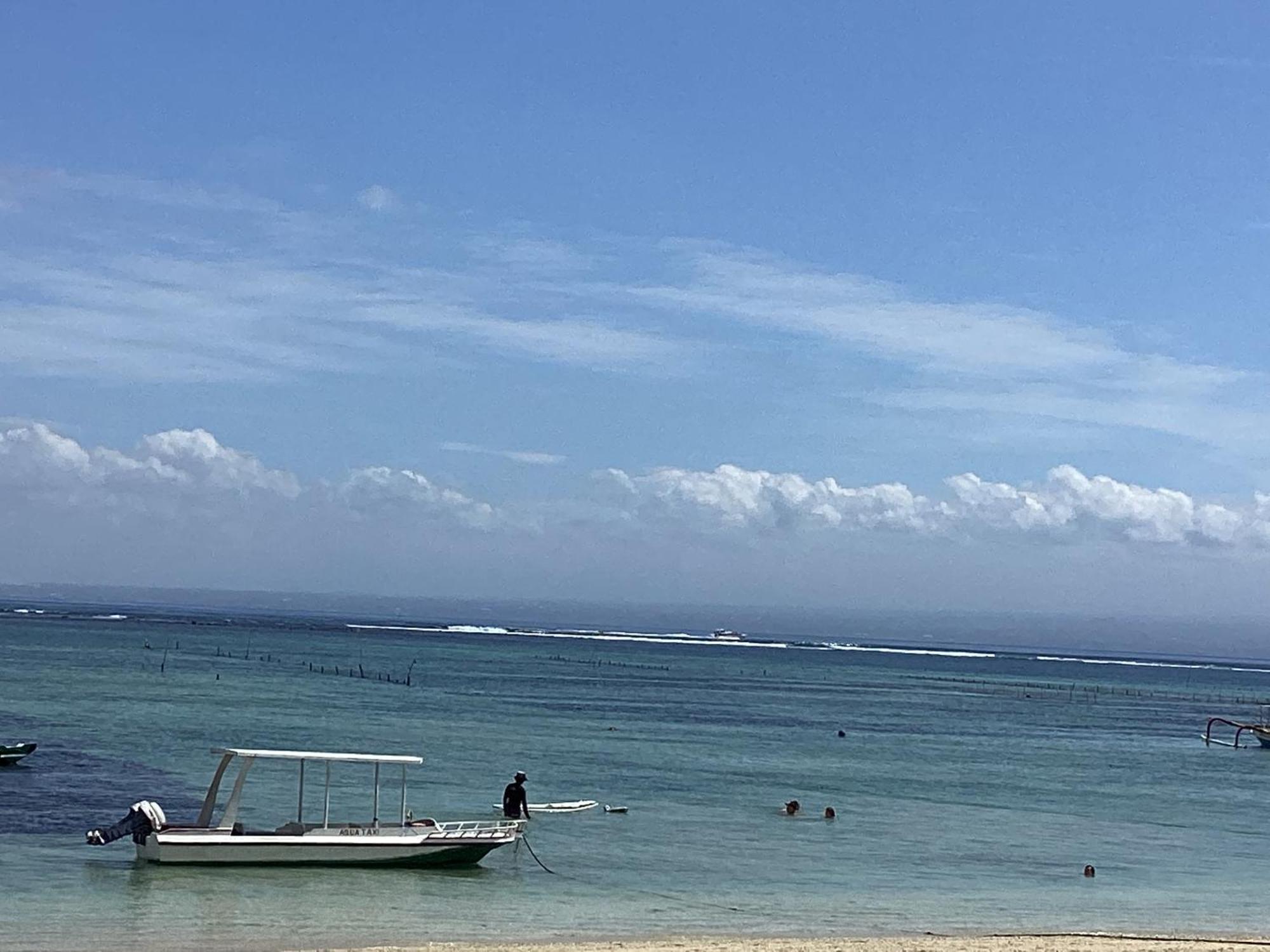 Linda Beach Hotel Lembongan Buitenkant foto