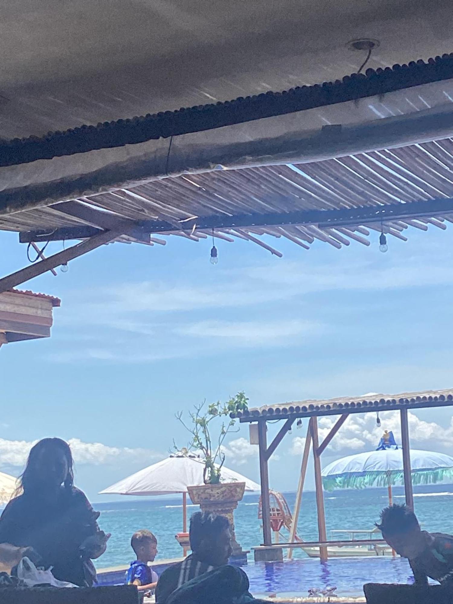 Linda Beach Hotel Lembongan Buitenkant foto