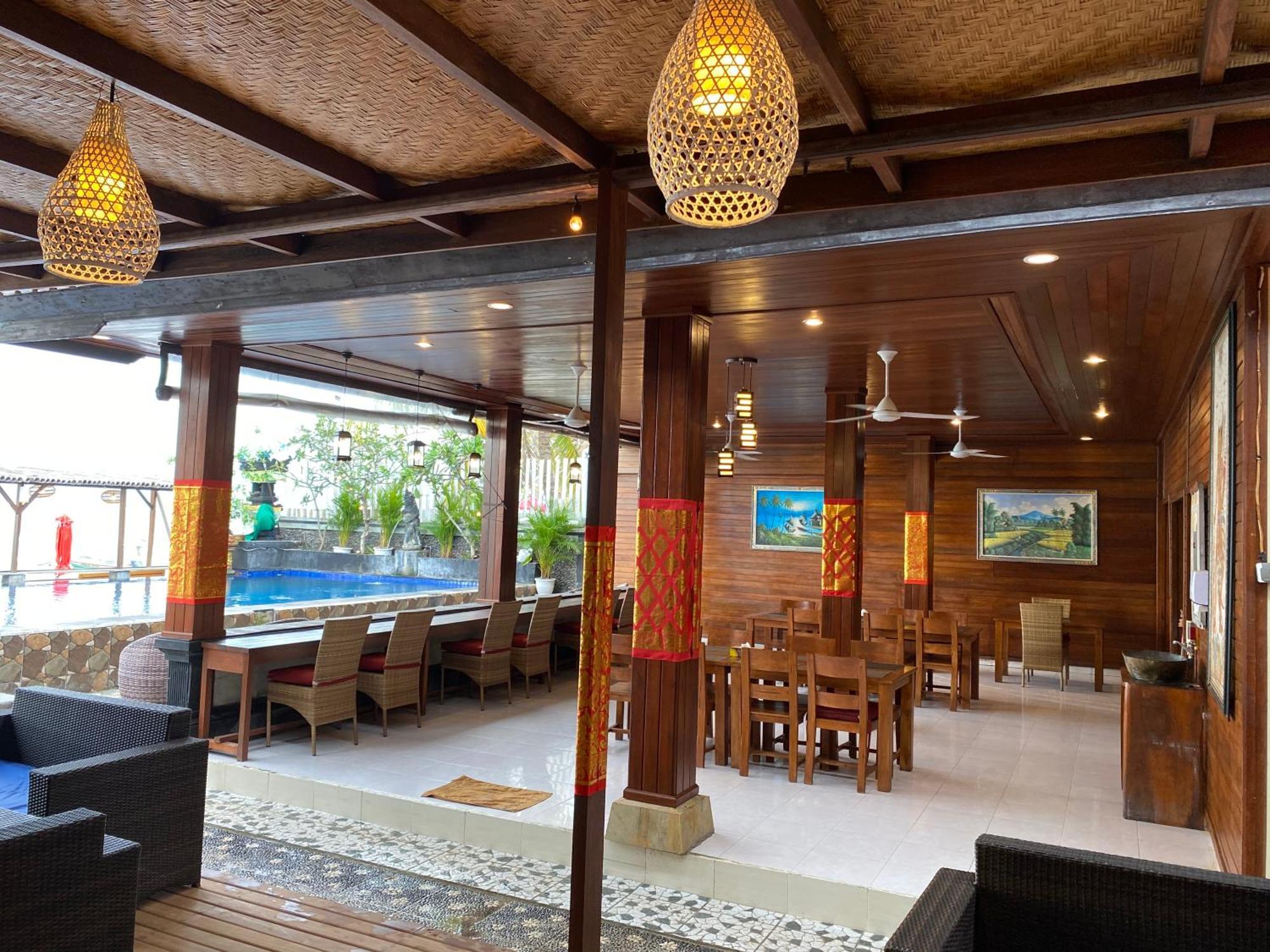Linda Beach Hotel Lembongan Buitenkant foto