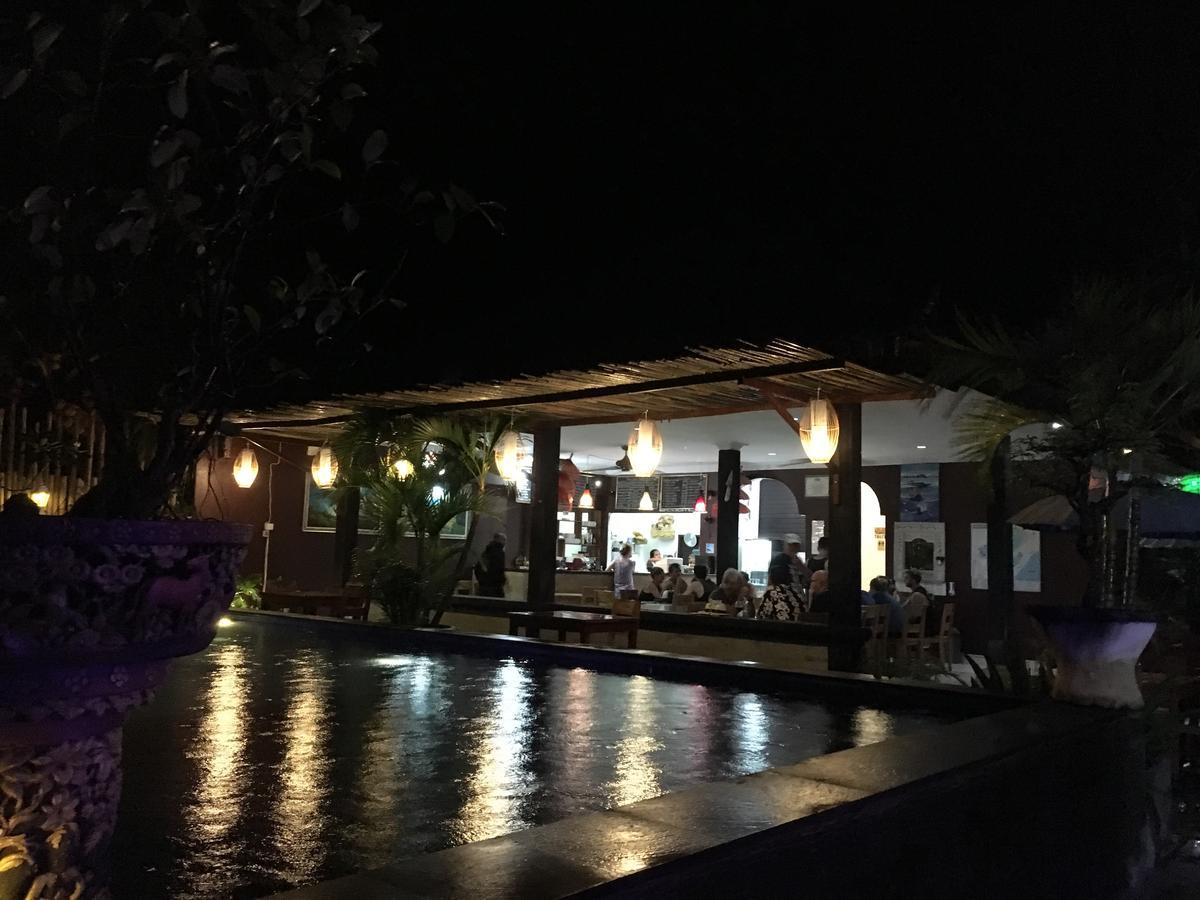 Linda Beach Hotel Lembongan Buitenkant foto