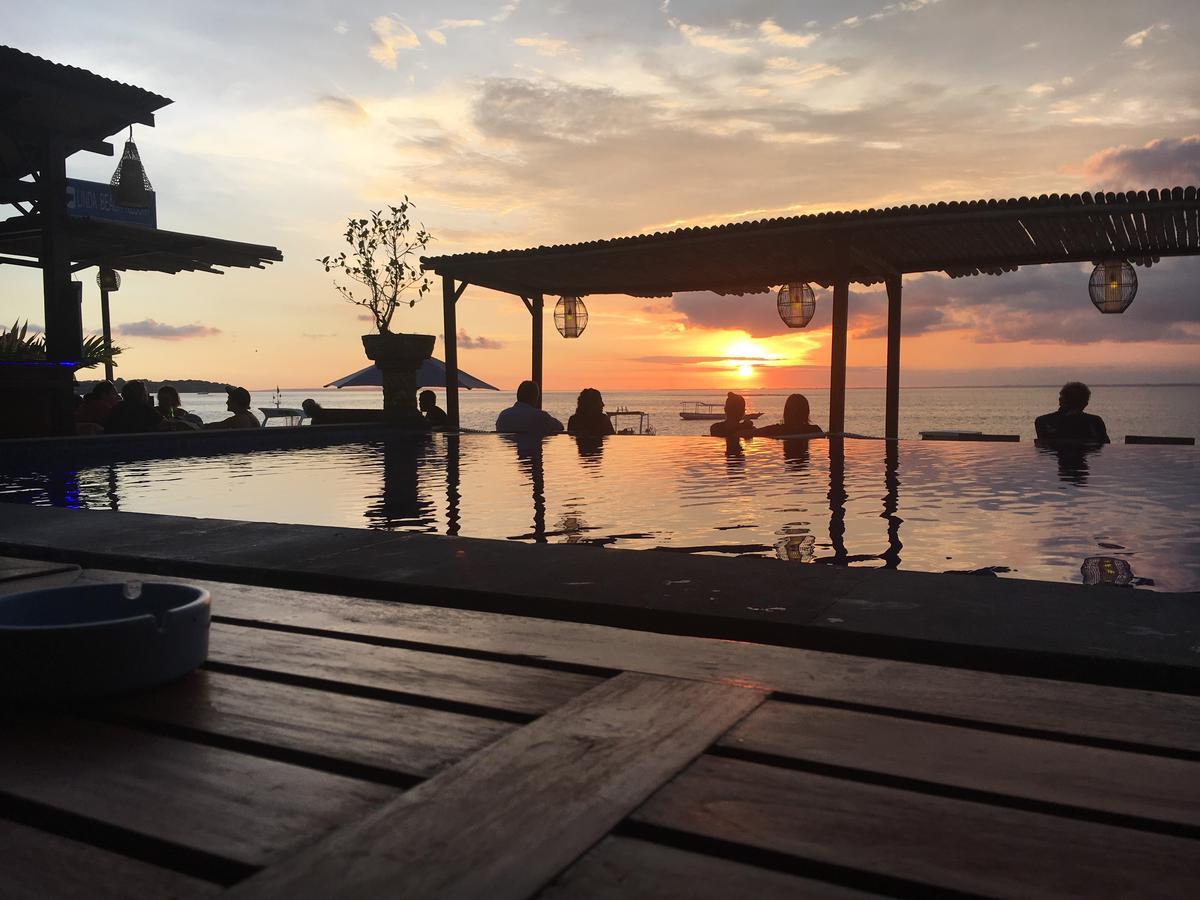 Linda Beach Hotel Lembongan Buitenkant foto