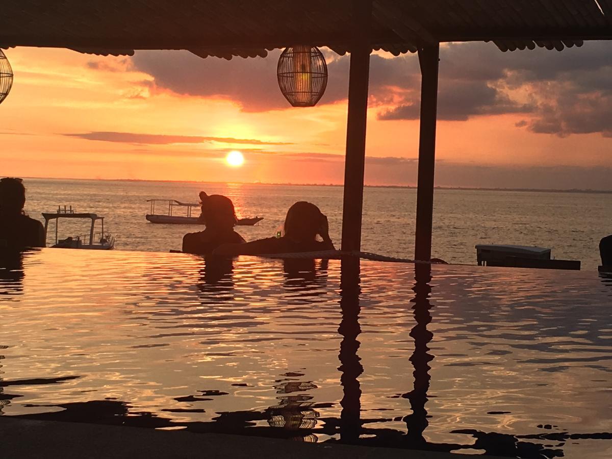 Linda Beach Hotel Lembongan Buitenkant foto