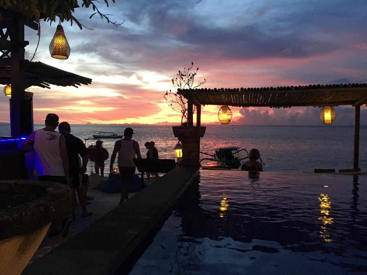 Linda Beach Hotel Lembongan Buitenkant foto
