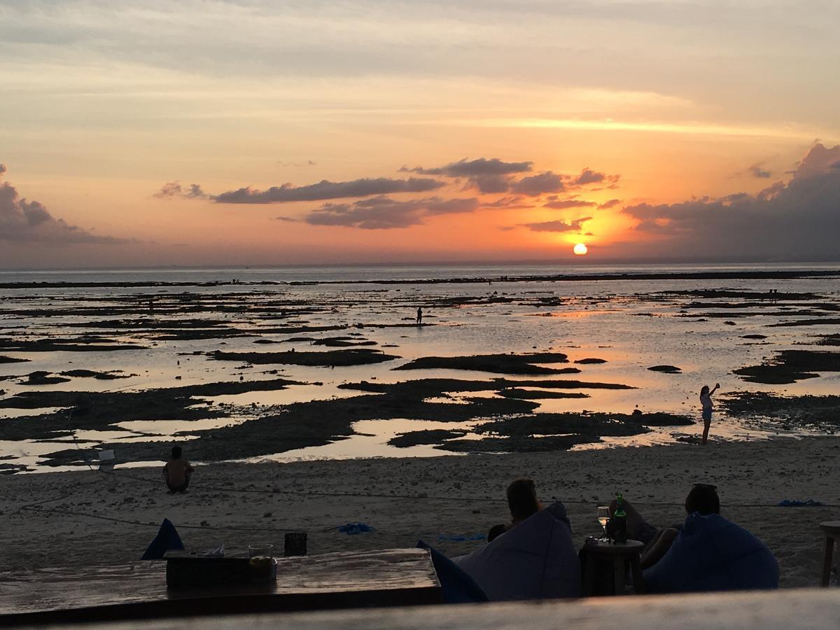 Linda Beach Hotel Lembongan Buitenkant foto