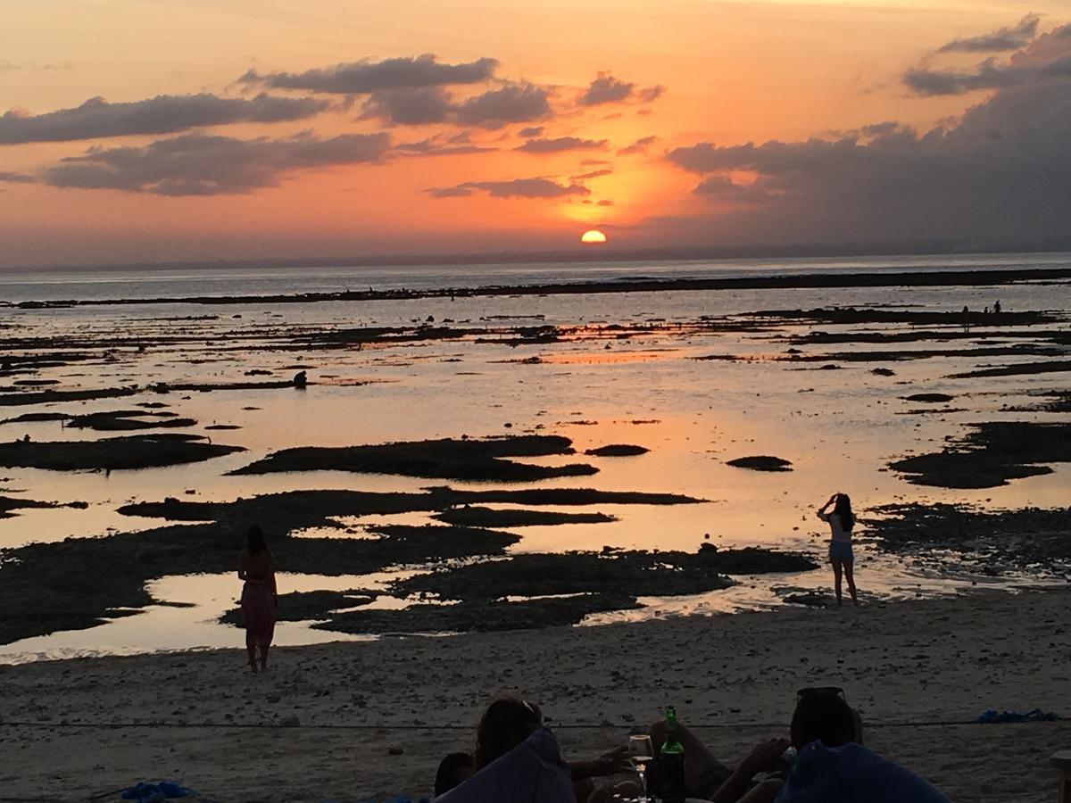 Linda Beach Hotel Lembongan Buitenkant foto