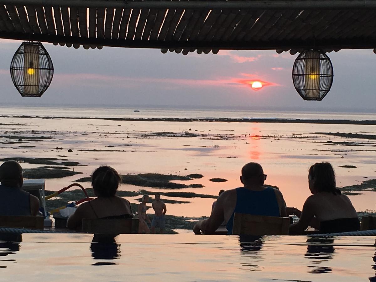 Linda Beach Hotel Lembongan Buitenkant foto