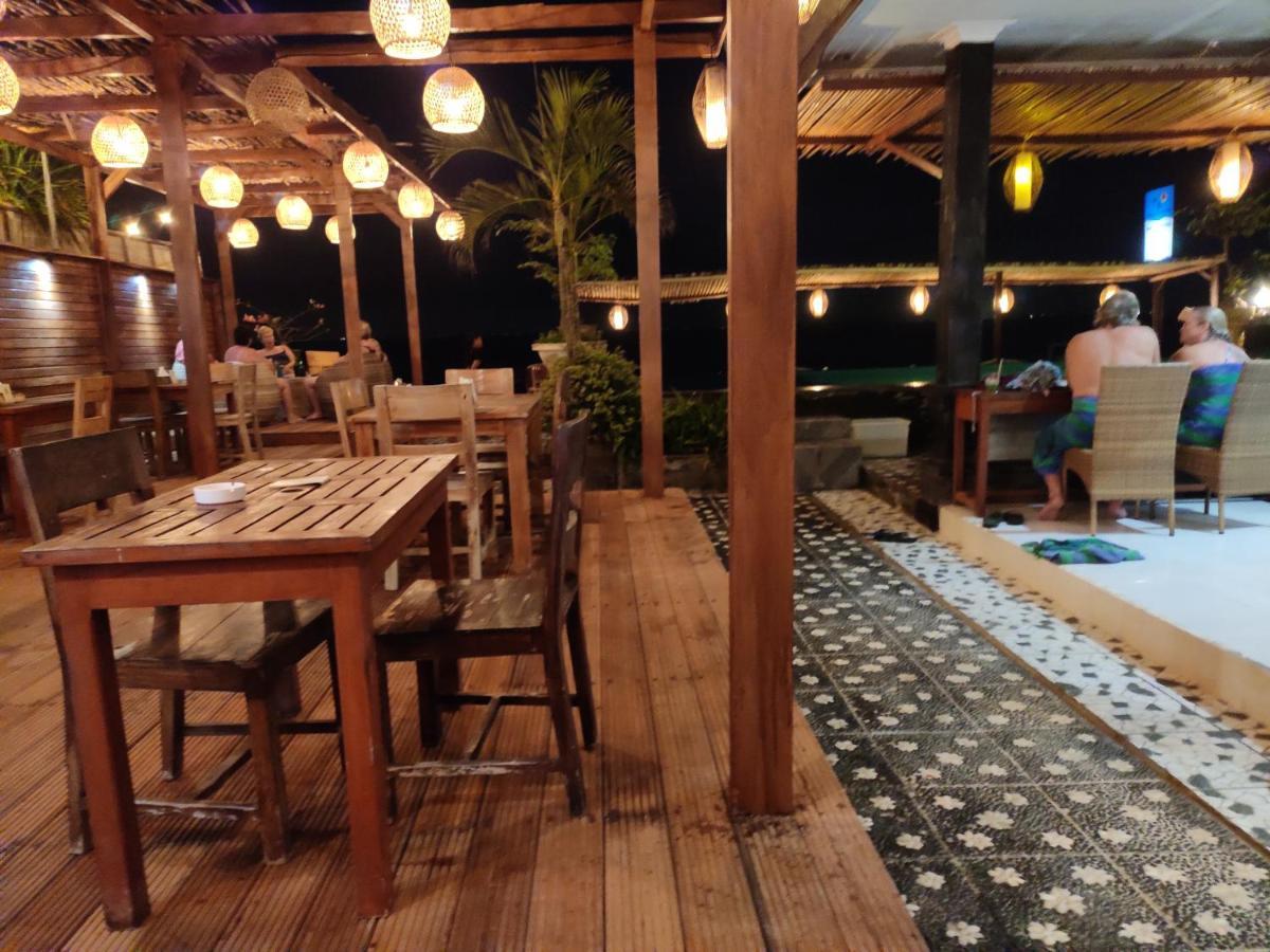 Linda Beach Hotel Lembongan Buitenkant foto